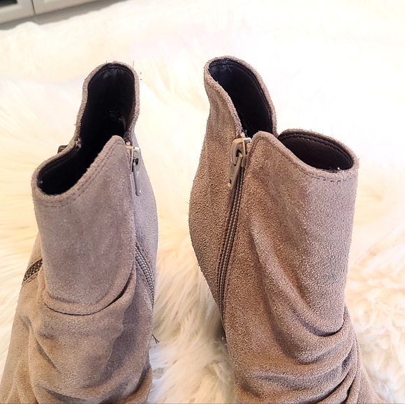 White mountain genuine leather taupe tan ankle boots size 9 - Picture 6 of 16